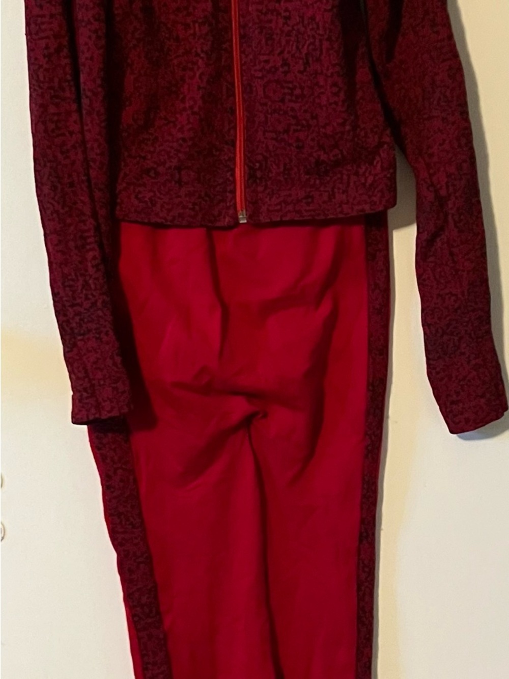 Women's Red Slim Leggings - Sleek Everyday Style